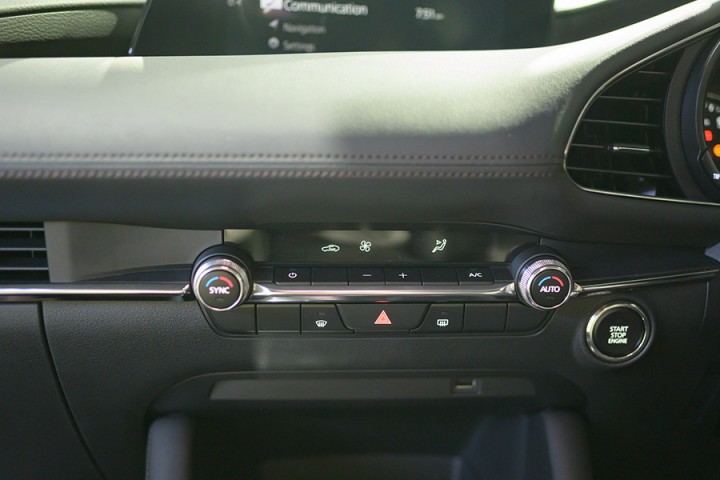 dieu hoa mazda 3